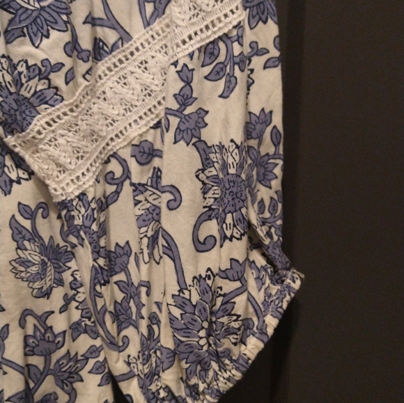 Beautiful Sweet Bohemian Blouse LG So cute! 🥰 Casual Or Dressy - Picture 7 of 8